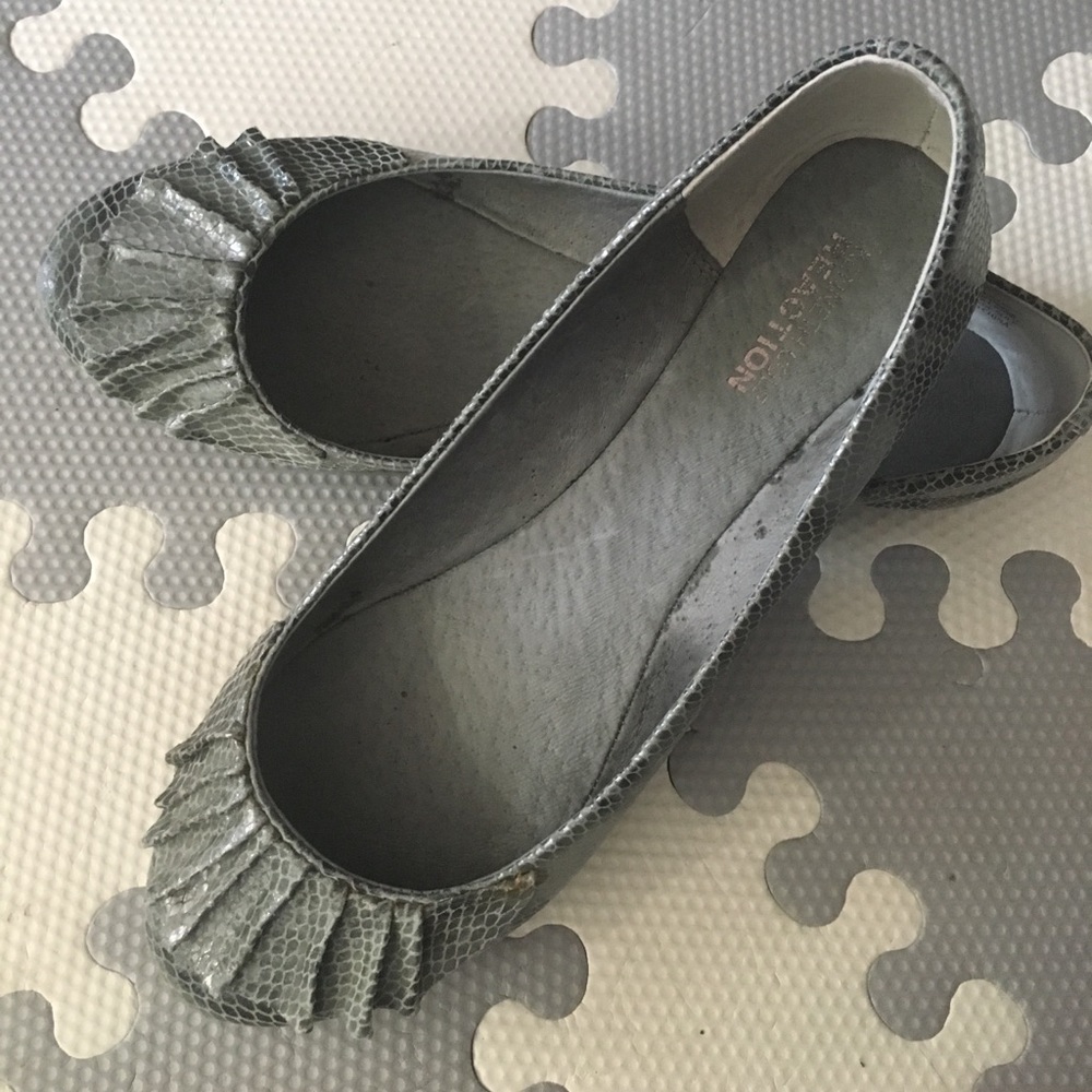 Kenneth Cole leather flat